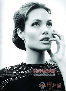 安吉丽娜照片,光影中的魅力女神  第2张