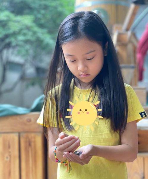 李小璐近期生活照,简约时尚，尽显优雅魅力