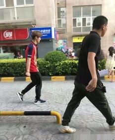 明星驼背,探寻背后原因与应对之道 第3张 明星驼背,探寻背后原因与应对之道 第3张