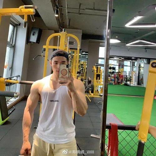 男生秀身材生活照,阳光男生秀出健康风采