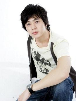 李俊导演个人资料,光影艺术与人生轨迹的交织  第2张