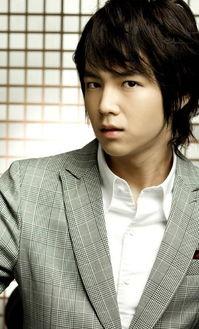 男明星发型图,盘点男明星发型图中的时尚变革  第3张