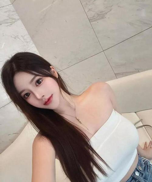 清纯女网红写真图片,网红写真中的纯净魅力  第2张