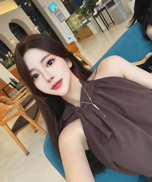 清纯女网红写真图片,网红写真中的纯净魅力  第3张