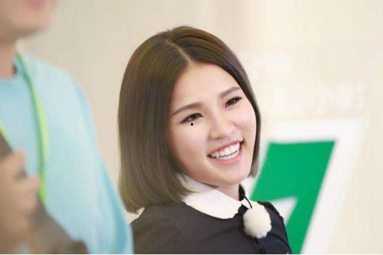 谢依霖出道前生活照,揭秘星途起步的青涩岁月  第3张